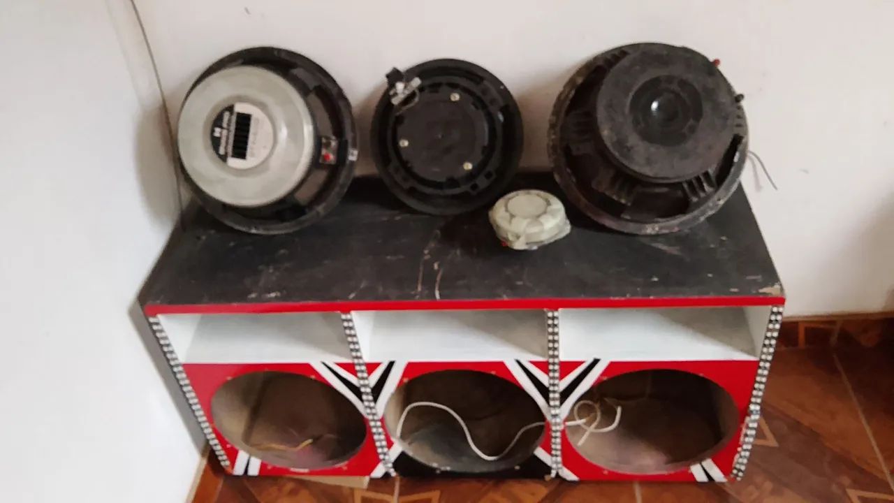 Uma caixa de som e 2 auto falante de 12 polegadas 1.200 RMS  - Foto 5