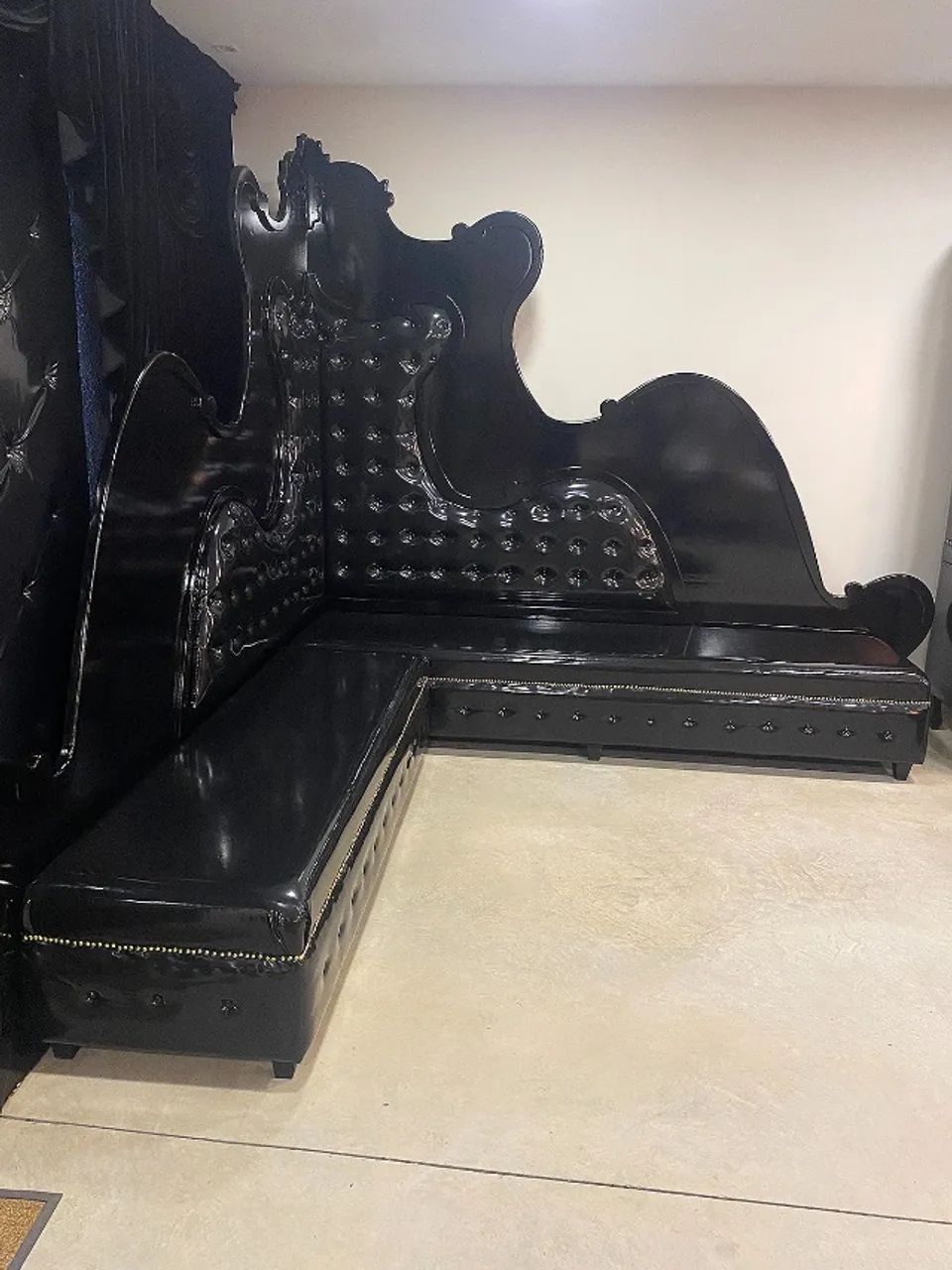 Sofá Exclusivo e Personalizado em L - Couro e Madeira (Oportunidade!) - Foto 2