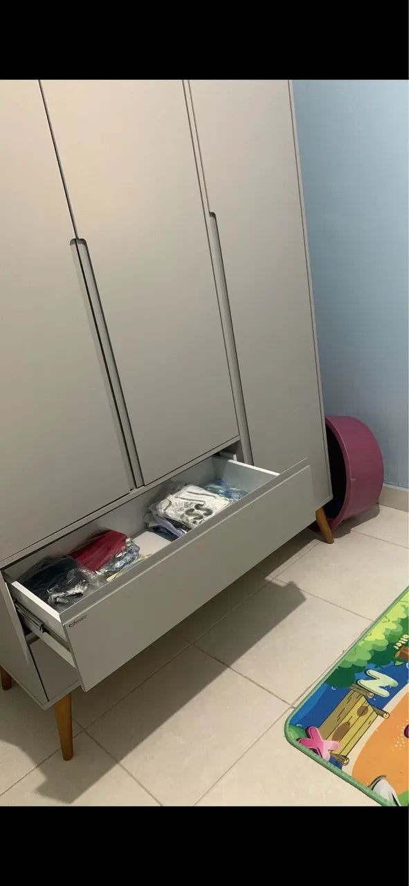 Quarto infantil retrô Guarda roupa + cômoda cinza 