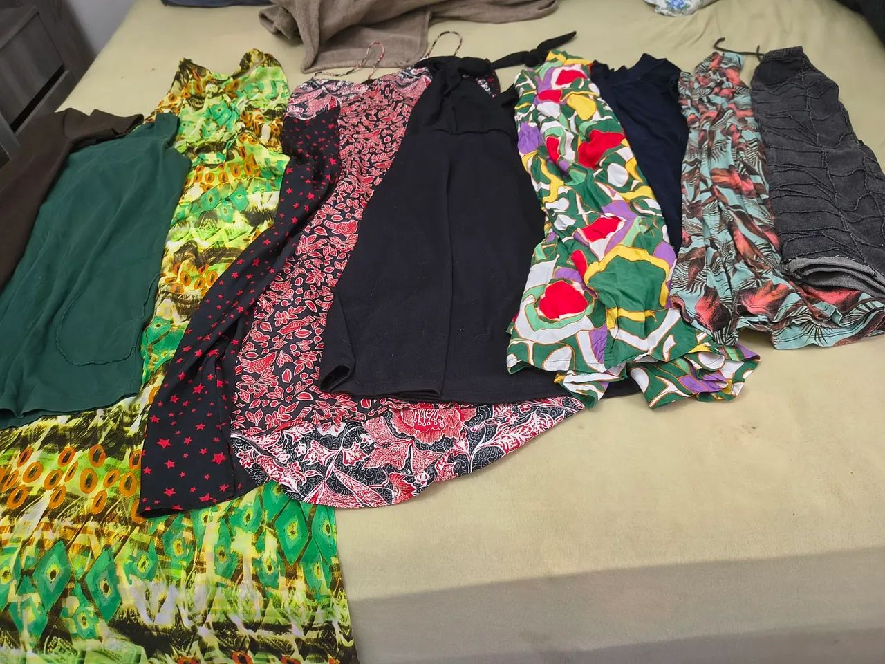Lote de roupas - Foto 3