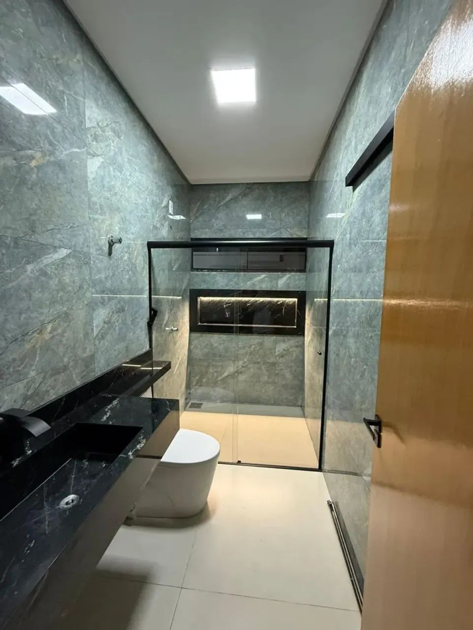 Vendo casa com 3 quartos sendo 2 suítes piscina e churrasqueira Nerópolis - Foto 2