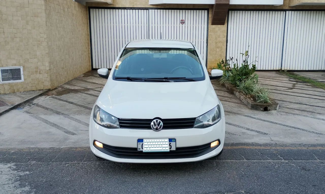 Volkswagen Voyage VOYAGE Evidence 1.6 Total Flex 8V 4p 2015