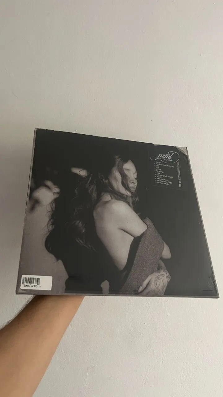 LP Petal - Ariana Grande (Vinil Translucent Pearly White) - Foto 3