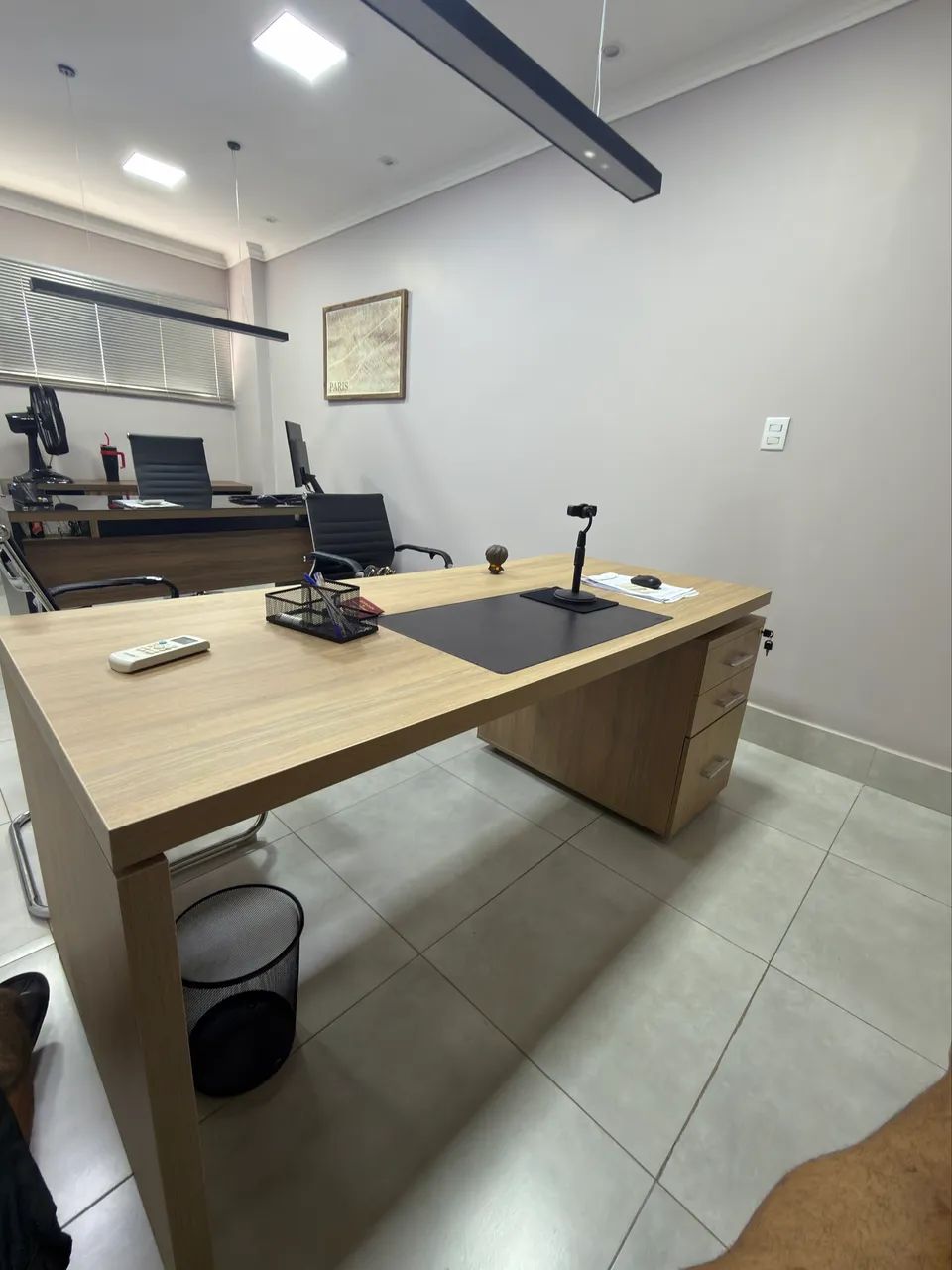 Mesa de escritório e cadeiras - Foto 3
