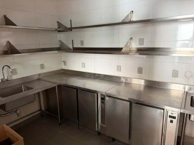 Bancada Refrigerada, Bancadas com Cubas, Prateleiras em INOX 304