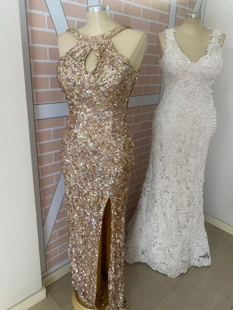Vestido parte dourado. 