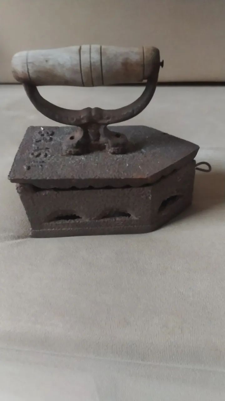 Ferro antigo de passar roupa  - Foto 4