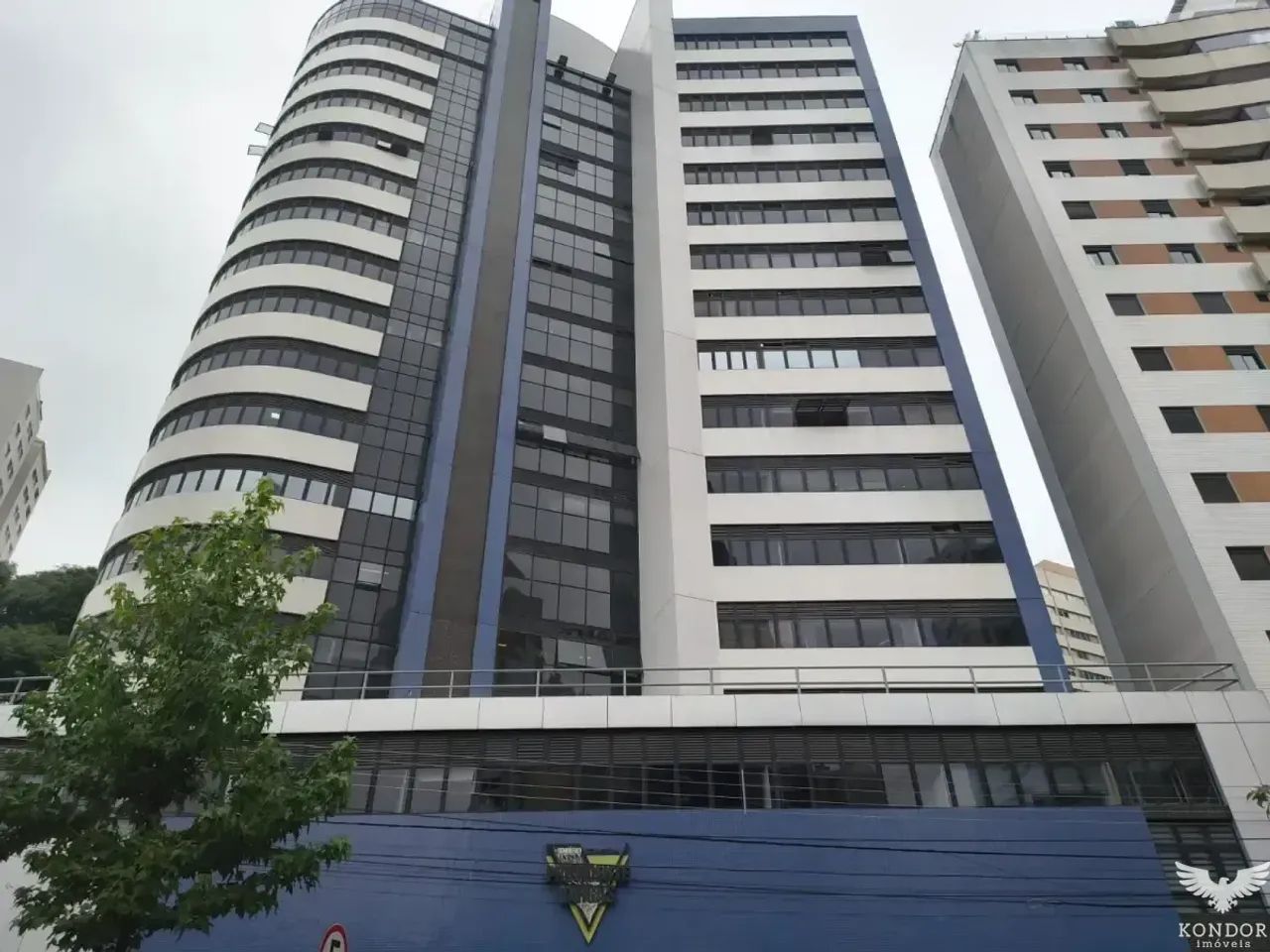 Sala comercial no ÁGUA VERDE com 51,59m² - Foto 3