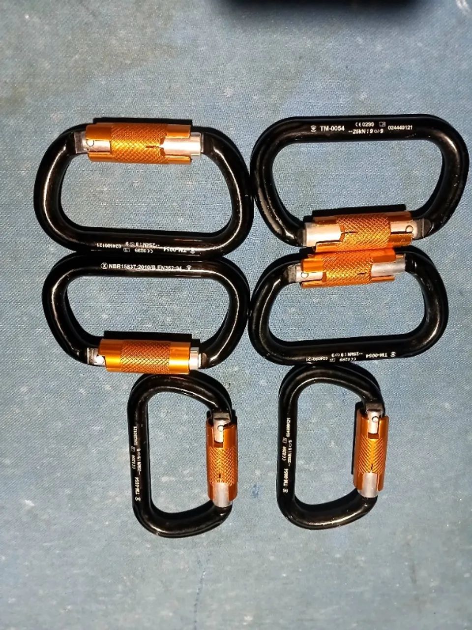 Mosquetão oval de alumínio. - Foto 2