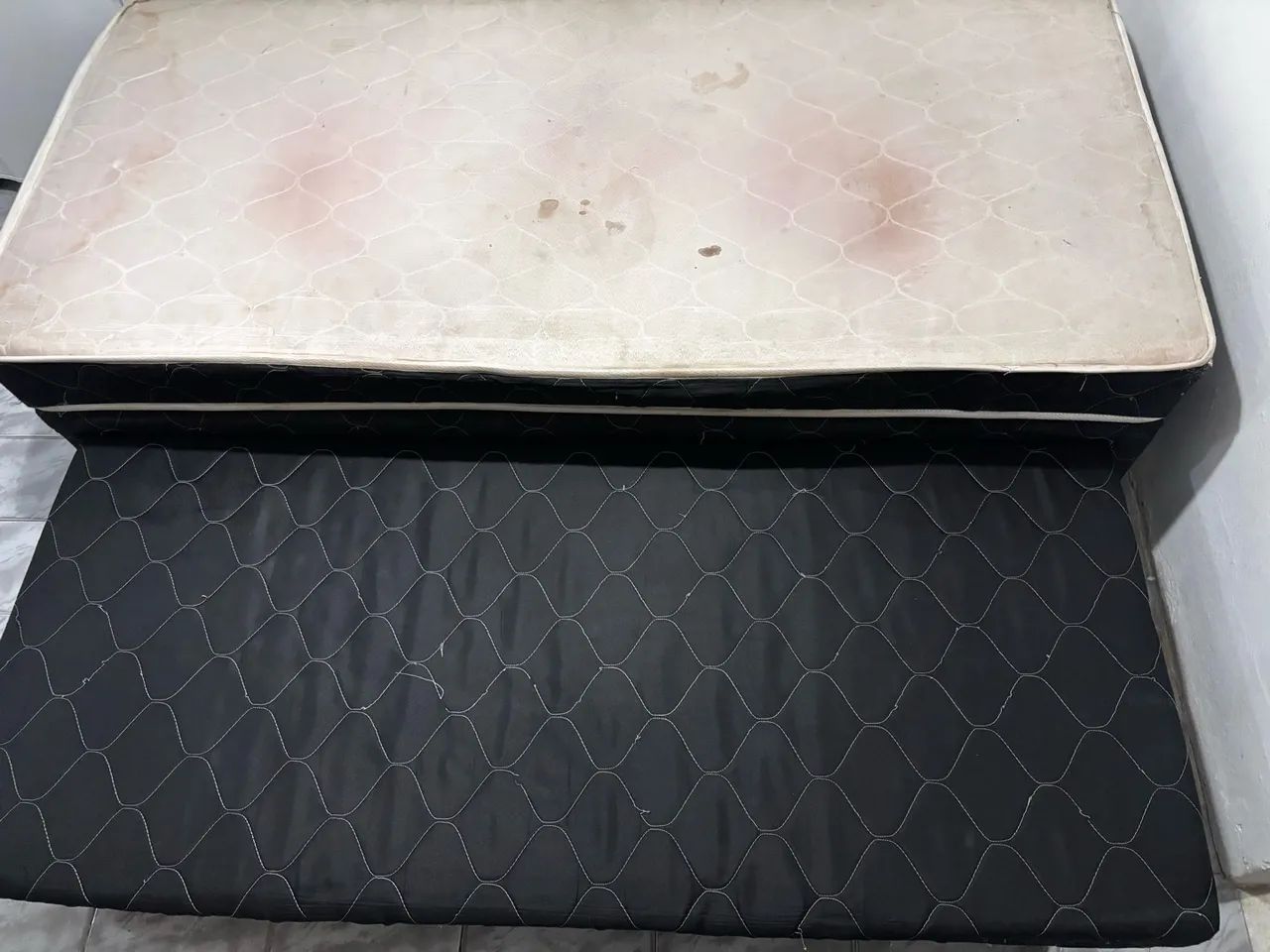 Cama de solteiro com auxiliar