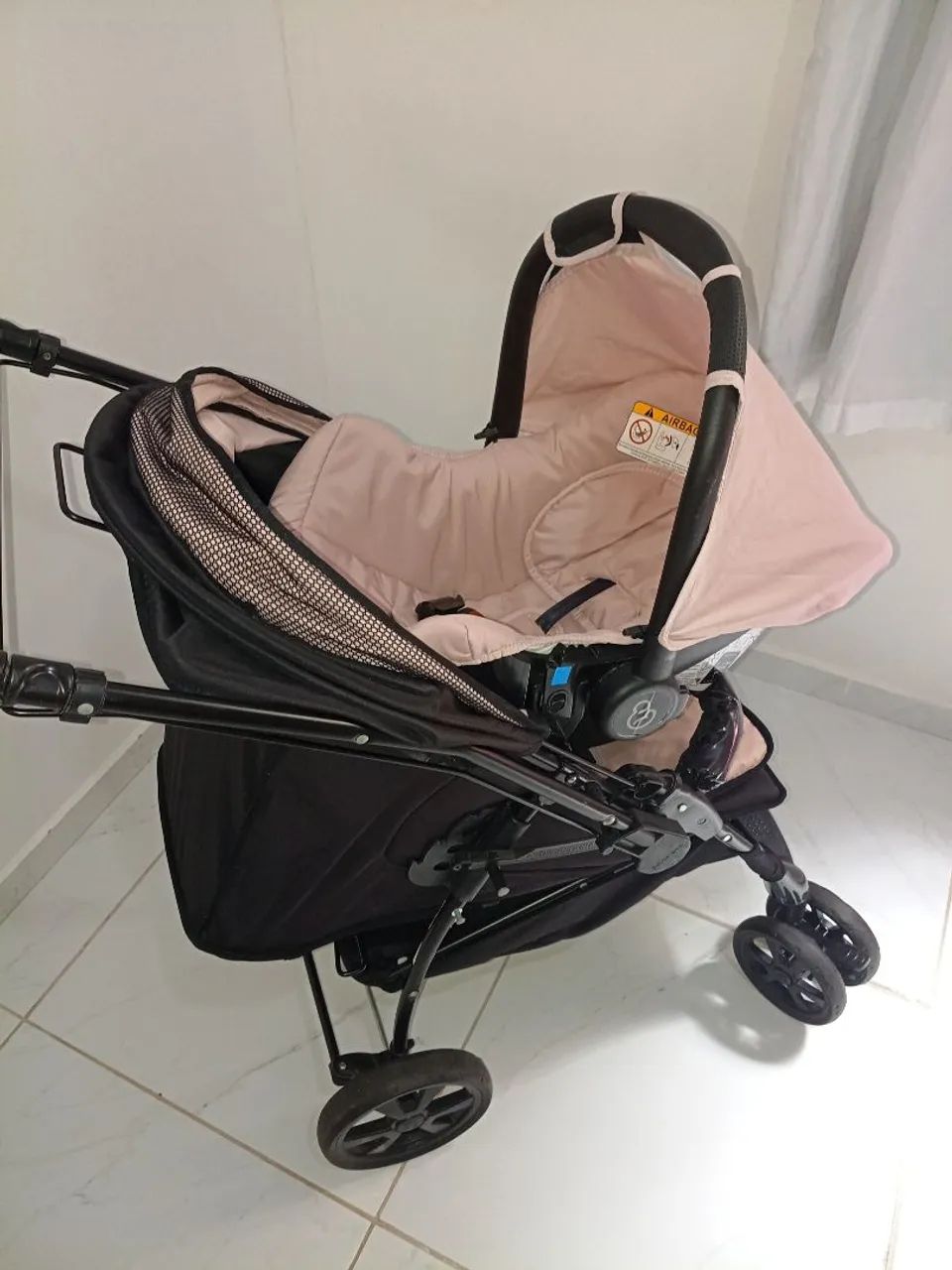 Carrinho de passeio e bebê conforto 