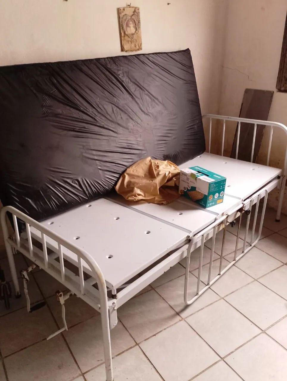 Cama e cadeiras de banho e roda  - Foto 5