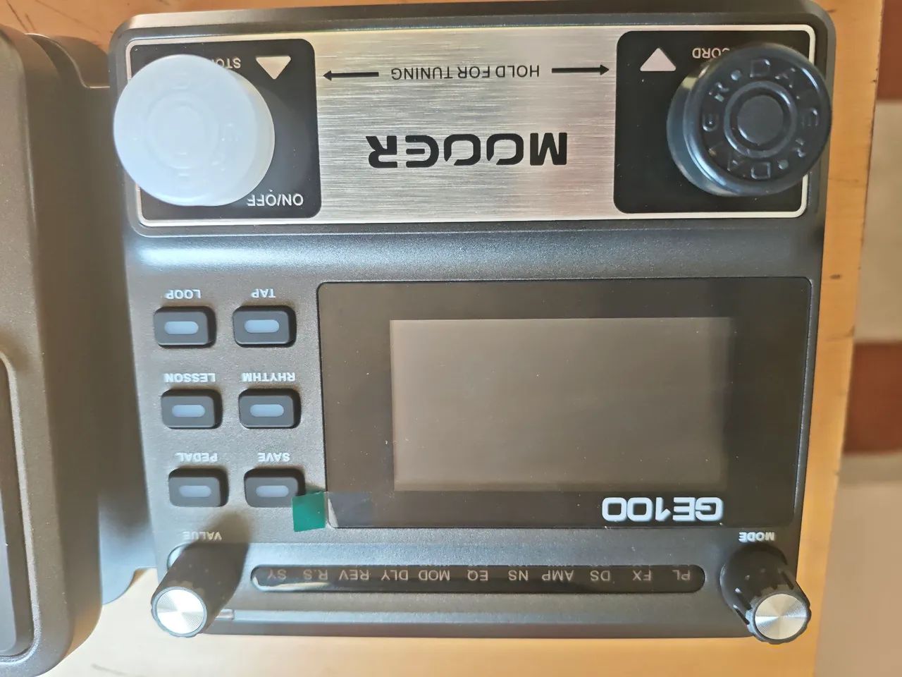 Pedaleira mooer ge100 com pedal de expressão com caixa. 160 patchs, 66 efeitos - Foto 4