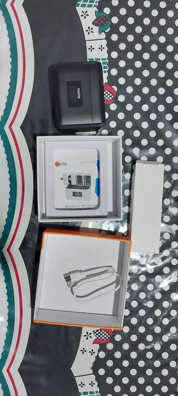 Microfone de Lapela Sem Fio Basike (Duplo) c/ Estojo e Display - Completo na Caixa! - Foto 3