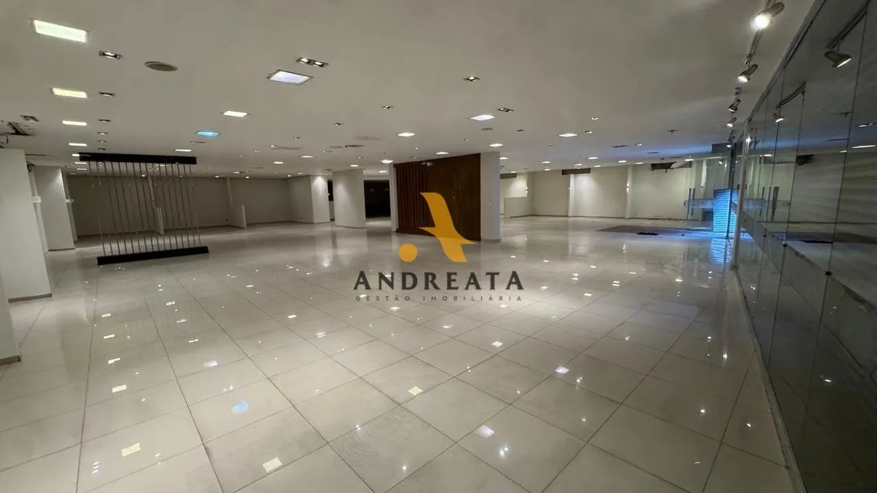 Aluguel de Loja, 700 m², por R$ 35 mil em Centro.