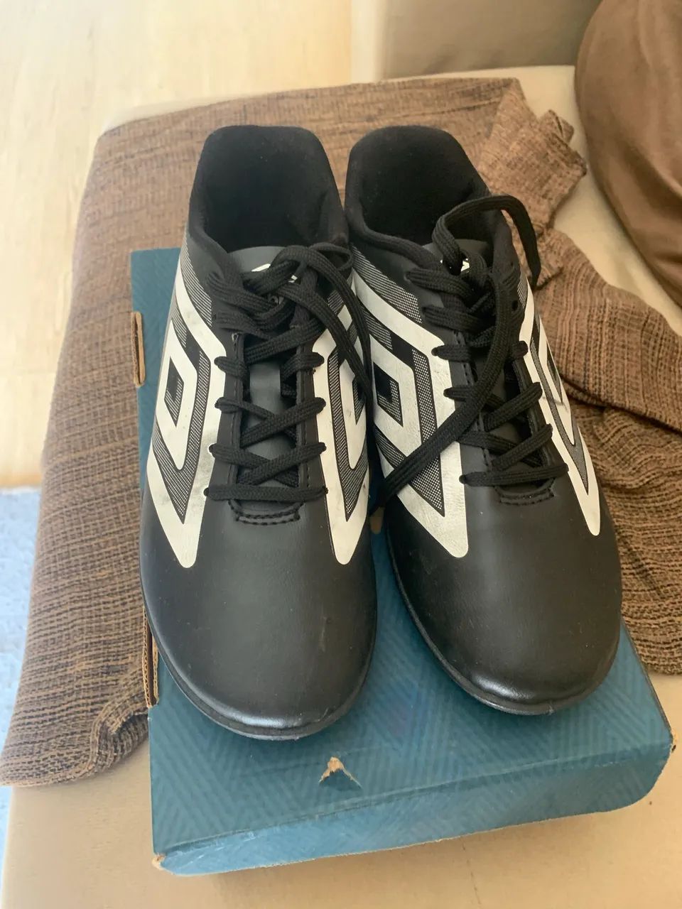 Chuteira Umbro Preta - Foto 3