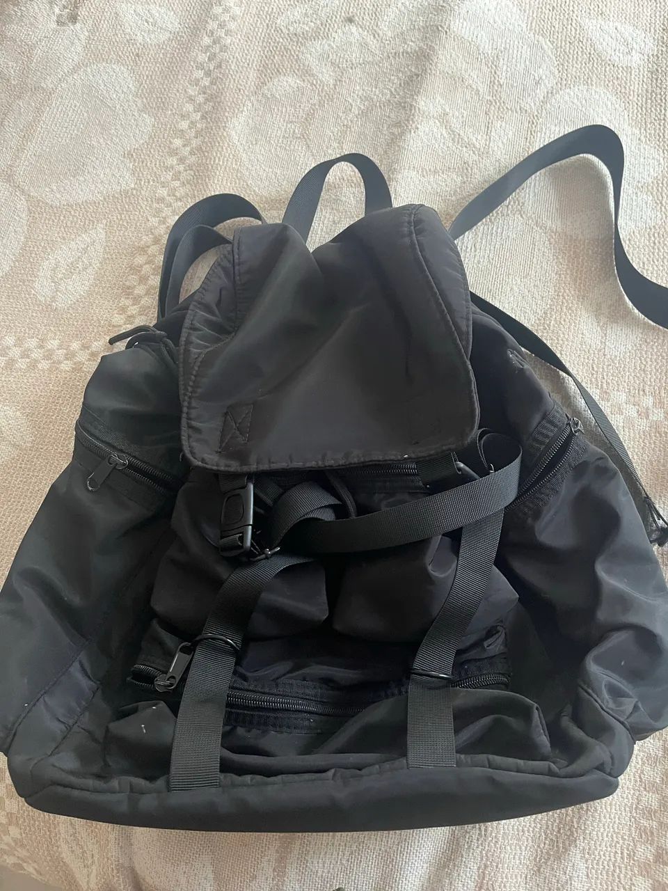 Vendo mochila preta 