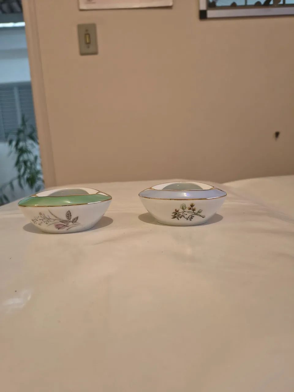 2 cinzeiros de porcelana antigos 