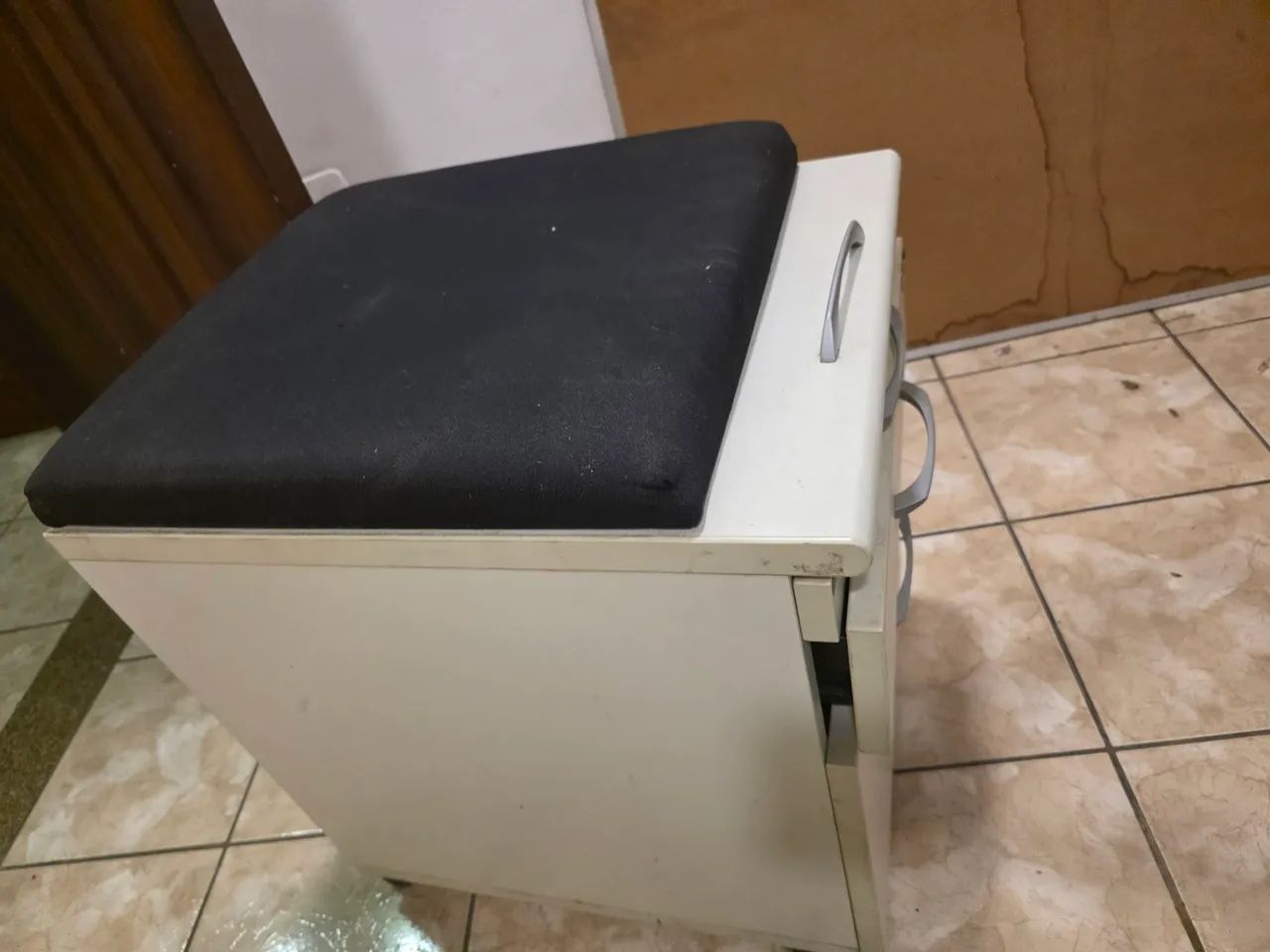 Gaveteiro escritorio com poltrona - Foto 4