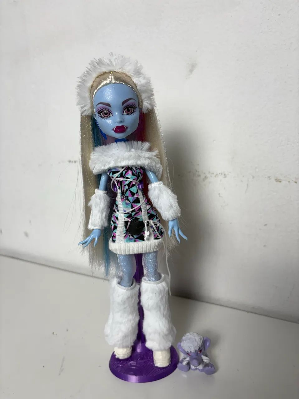 Boneca Monster High Abbey Bominable Básica Creeproduction 
