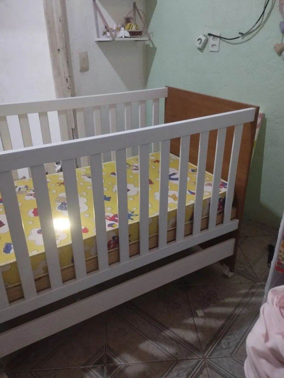 Só venda berço S/colchão tem uma pequena rachadura em uma das tábuas mais não interfere  - Foto 4