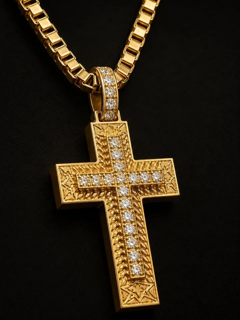 Crucifixo Deluxe em Ouro 18K e diamantes