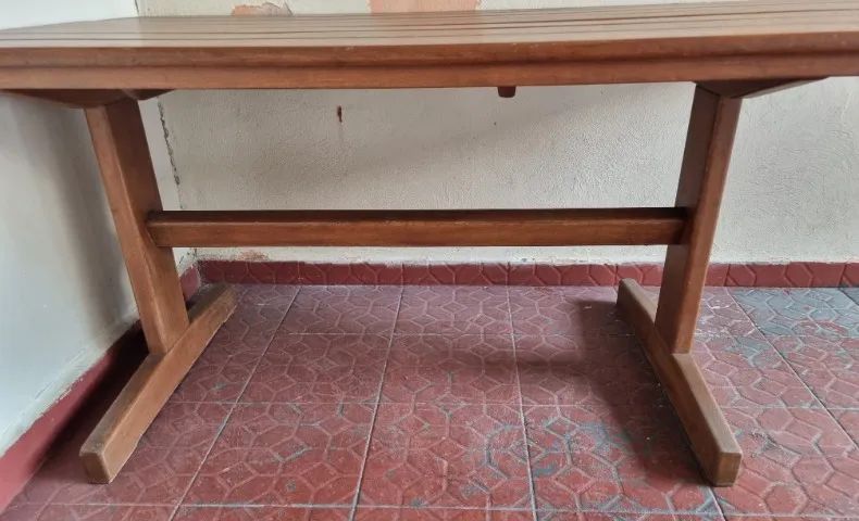 MESA DE MADEIRA MACIÇA MARROM SEM CADEIRAS - Foto 3