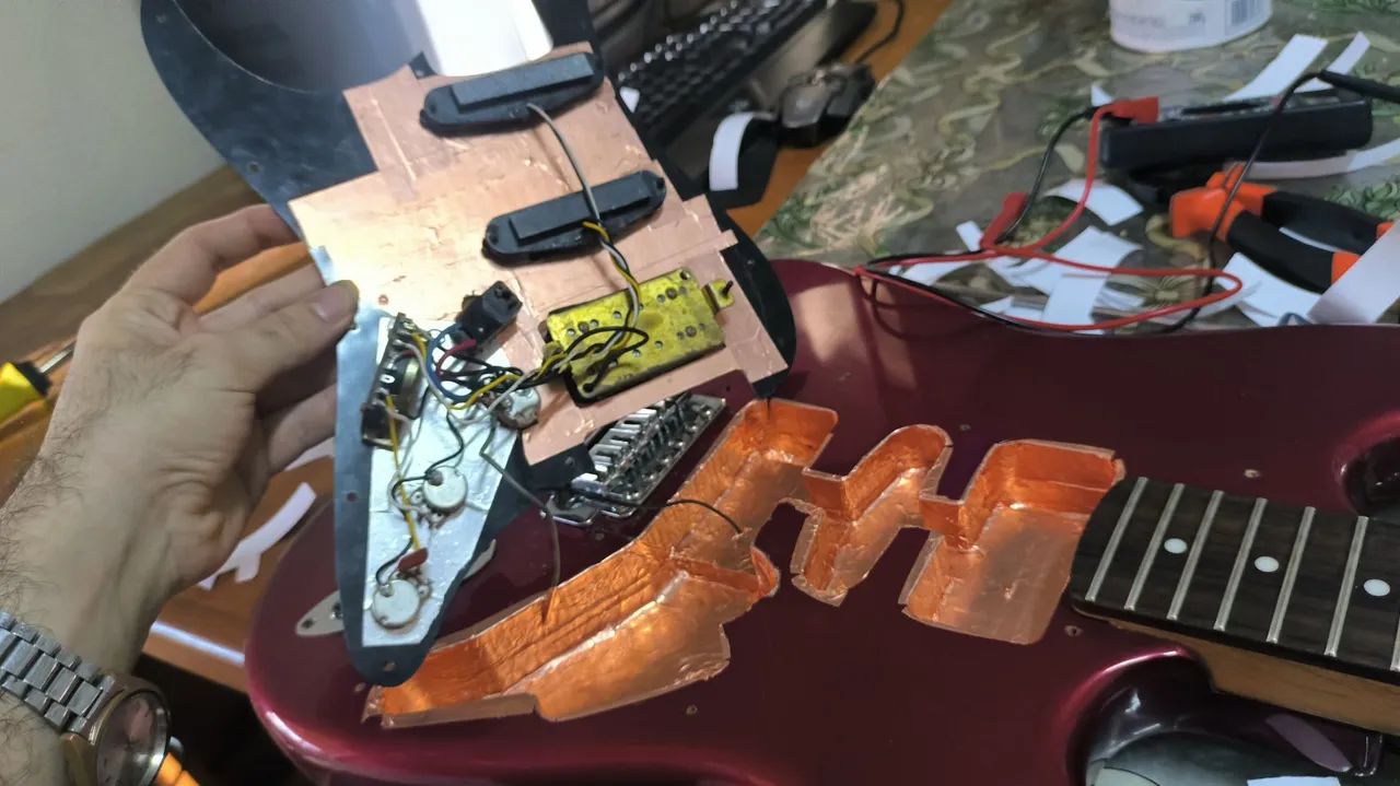 Luthier, Blindagem elétrica para instrumentos, guitarra, baixo... - Foto 5