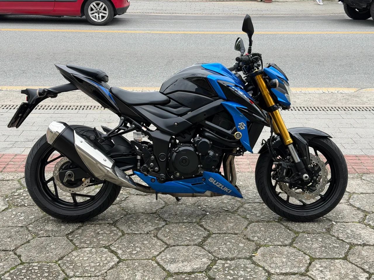 Suzuki GSX-S 750  - Foto 5