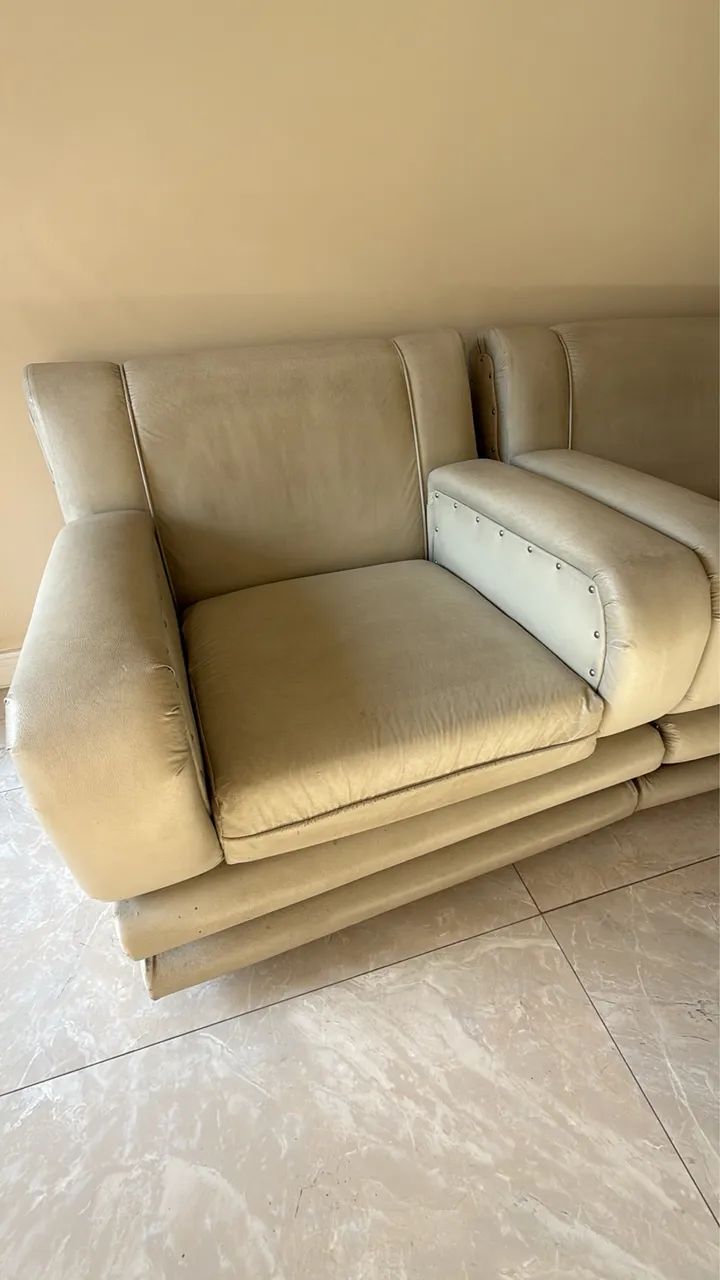 Sofá branco 3 lugares + 2 poltronas brancas - Foto 4