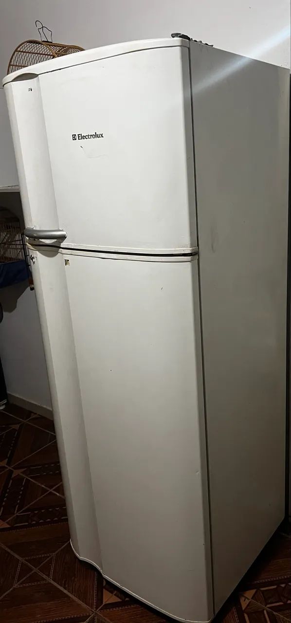 Vendo geladeira Electrolux 
