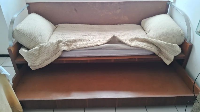 SOFA CAMA EM MADEIRA MAÇIÇA  - Foto 4