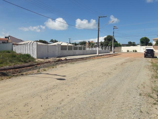 Terreno de esquina medindo 711 m2 - Aruanda - Foto 8