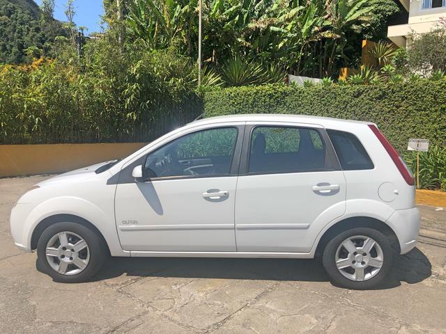 (FINANCIO) (RARIDADE) Ford fiesta class 09/09, completíssimo, doc ok, com apenas 50 mil km - Foto 2