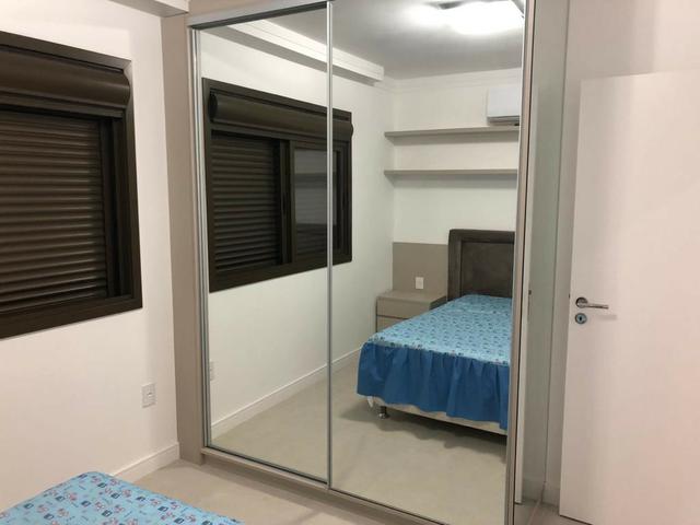 Apartamento três dormitórios com vista para a Lagoa do Violão - Foto 8