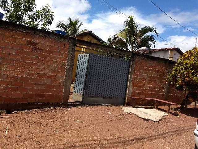 Casa no conjunto Nova morada com Barracão no fundo