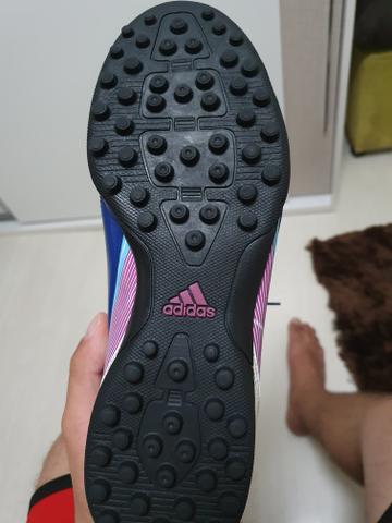 Chuteira Adidas feminina - Foto 2