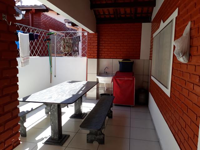 Casa Quitada, Escriturada e Mobliada, com 02 quartos, sendo um suíte e Varandas - Foto 2