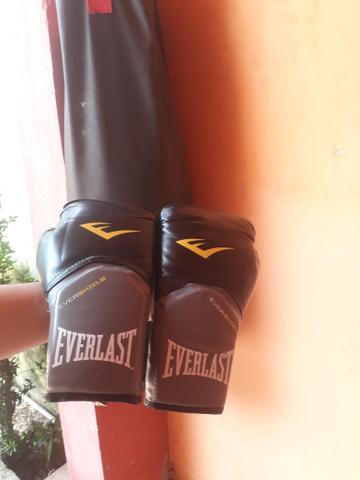 Luvas de box + saco de pancadas
