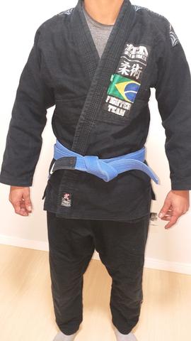 Kimono de jiu ou judô, um preto seminovo e um branco, Tam Peq - Foto 2