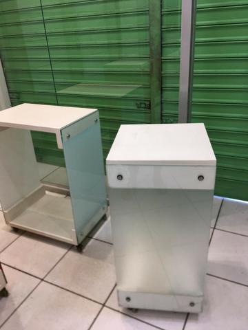Aparador e expositor de vitrine, cor branca