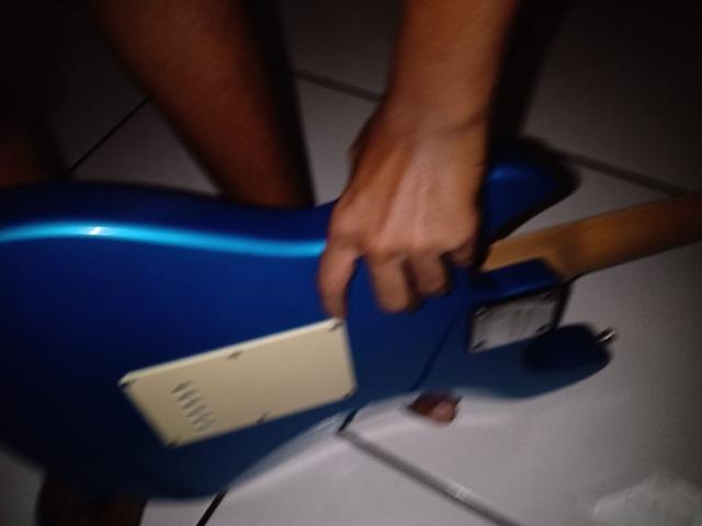 Vendo guitarra usada e um amplificador ou troco por um celular smartfone
