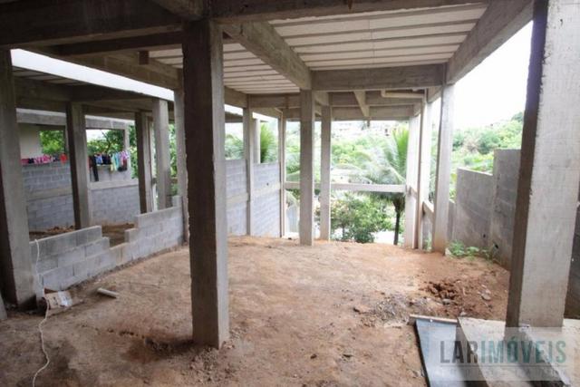 Linda casa de 2 quartos com super espaço para construção - Foto 3