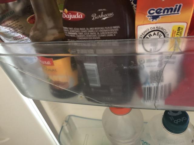GELADEIRA 220v (DEFEITO NA PORTA) - Foto 4