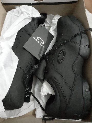 tenis oakley enduro preto