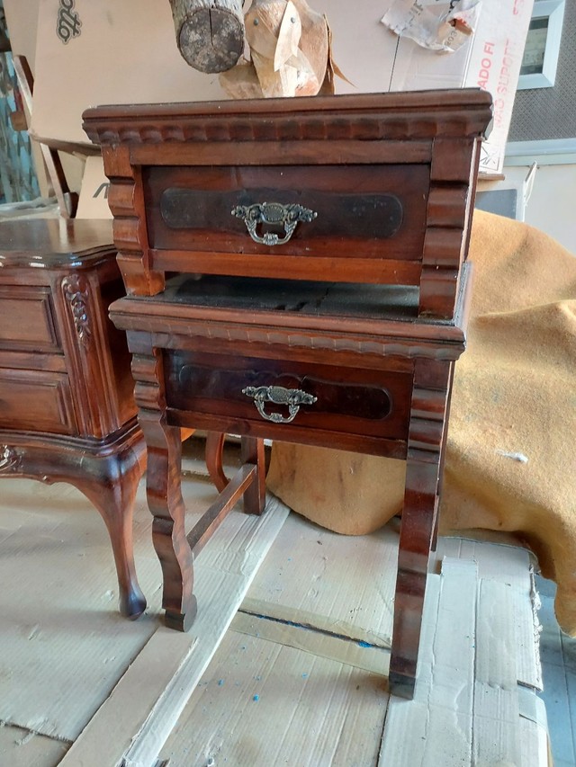 CRIADO MUDO ANTIGO IMPÉRIO EM PERFEITO ESTADO 