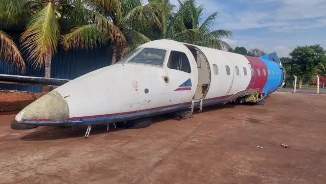 avião brasilia embraer 120 33 lugares para decoração  