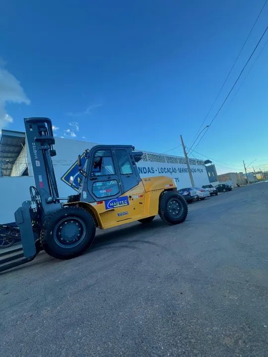 EMPILHADEIRA 10T COM CABINE OU SEM CABINE -LOCAÇÃO IMEDIATA - Foto 4