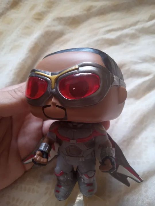 Funko Pop Falcon 127 (com detalhe na base) - Foto 5