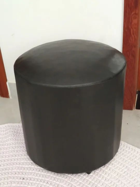 Banco de couro preto